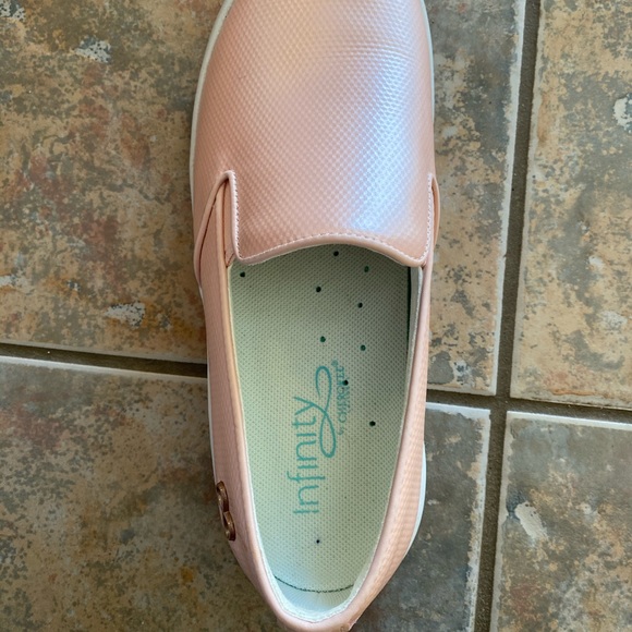 Cherokee Infinity Shoes- worn once ❤️ - Picture 2 of 4